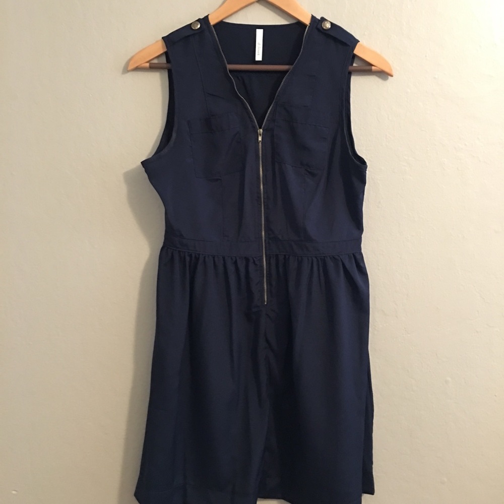 Blue dress with front zipper lining
